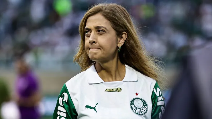 Leila Pereira antes da partida contra o Corinthians no Campeonato Brasileiro de 2025.