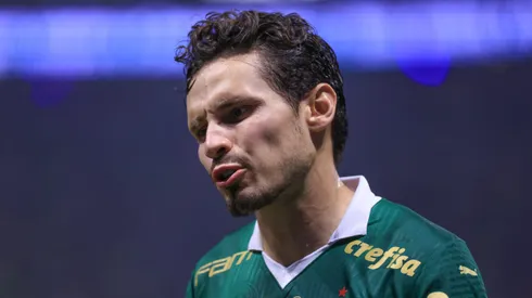 Raphael Veiga em partida pelo Palmeiras. Foto: Marcello Zambrana/AGIF