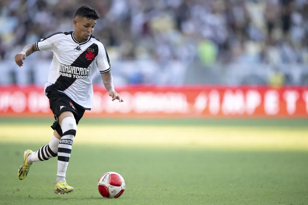 Adson jogador do Vasco durante partida contra o Nova Iguacu no pelo campeonato Carioca 2024. Foto: Jorge Rodrigues/AGIF