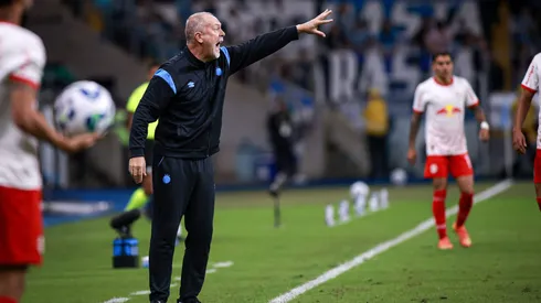 RS – PORTO ALEGRE – 10/05/2025 – BRASILEIRO A 2025, GREMIO X BRAGANTINO – Mano Menezes tecnico do Gremio durante partida contra o Bragantino no estadio Arena do Gremio pelo campeonato Brasileiro A 2025. Foto: Maxi Franzoi/AGIF