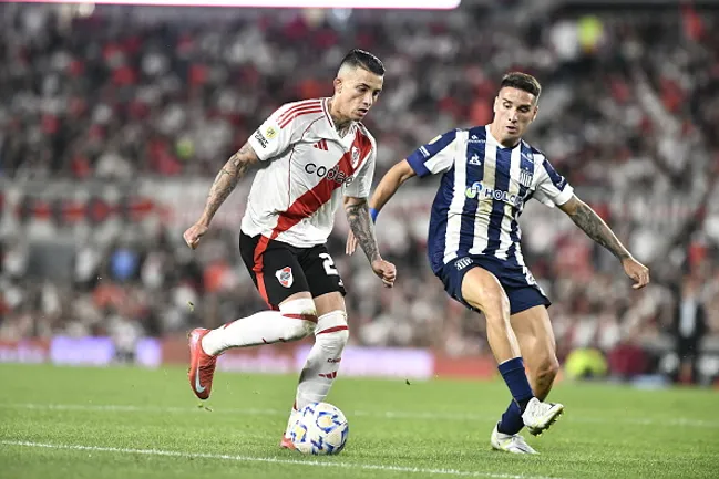 Gaston Benevides atuando em Talleres x River Plate –  (Photo by Manuel Cortina/SOPA Images/LightRocket via Getty Images)