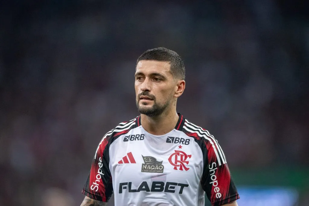 RJ – RIO DE JANEIRO – 19/04/2025 – BRASILEIRO A 2025, VASCO X FLAMENGO – Arrascaeta jogador do Vasco durante partida contra o Flamengo no estadio Maracana pelo campeonato Brasileiro A 2025. Foto: Thiago Ribeiro/AGIF