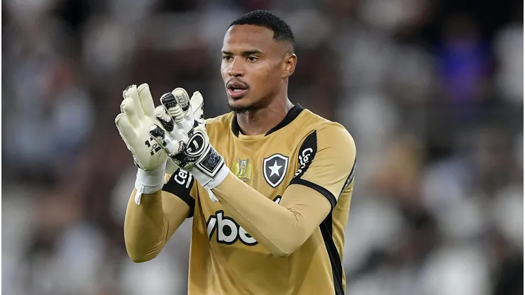 RJ - RIO DE JANEIRO - 26/04/2025 - BRASILEIRO A 2025, BOTAFOGO X FLUMINENSE - John goleiro do Botafogo durante partida contra o Fluminense no estadio Engenhao pelo campeonato Brasileiro A 2025. Foto: Thiago Ribeiro/AGIF