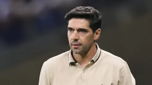 MG – BELO HORIZONTE – 01/06/2025 – BRASILEIRO A 2025, CRUZEIRO X PALMEIRAS – Abel Ferreira tecnico do Palmeiras durante partida contra o Cruzeiro no estadio Mineirao pelo campeonato Brasileiro A 2025. Foto: Gilson Lobo/AGIF