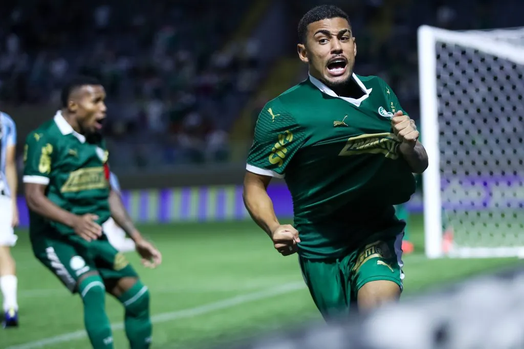 SP – BARUERI – 19/01/2025 – COPA SAO PAULO 2025, PALMEIRAS X GREMIO – Riquelme Fillipi jogador do Palmeiras comemora seu gol durante partida contra o Gremio no estadio Arena Barueri pelo campeonato Copa Sao Paulo 2025. Foto: Marco Miatelo/AGIF