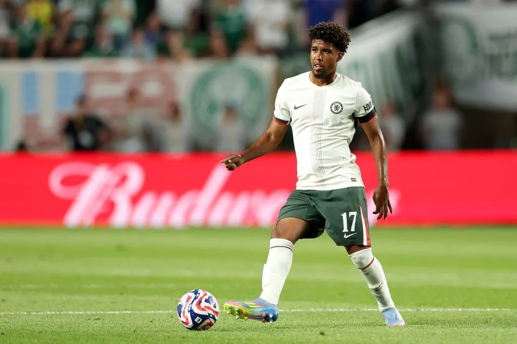 PHILADELPHIA, PENNSYLVANIA – JULY 04: Andrey Santos #17 of Chelsea FC controls the ball during the FIFA Club World Cup 2025 quarter final match between SE Palmeiras and Chelsea FC at Lincoln Financial Field on July 04, 2025 in Philadelphia, Pennsylvania. (Photo by Luke Hales/Getty Images)