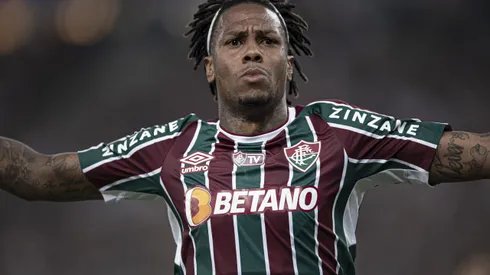 Abel Hernández durante confronto entre Fluminense e Chapecoense no Brasileirão 2021.
