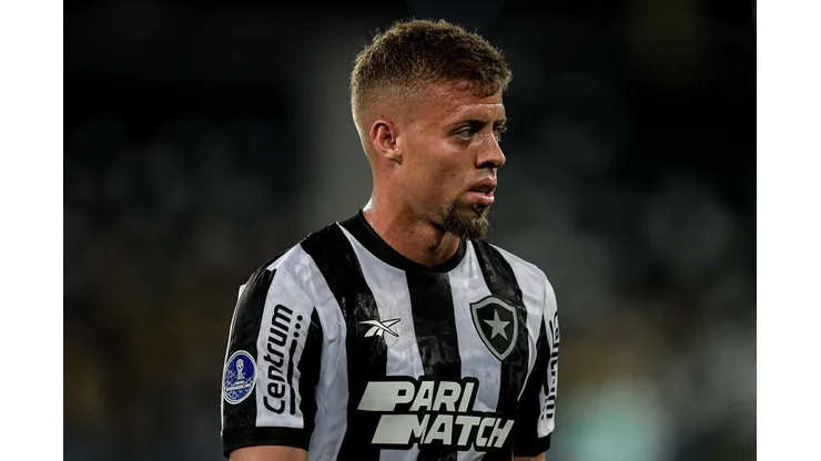 Lucas Fernandes durante confronto contra o Defensa y Justicia na Sul-Americana 2023.