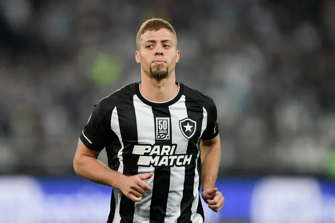 Lucas Fernandes durante partida contra o Fortaleza no Campeonato Brasileiro de 2023. Foto: Thiago Ribeiro/AGIF