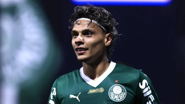 SP - BARUERI - 11/05/2025 - BRASILEIRO A 2025, PALMEIRAS X SAO PAULO - Richard Rios jogador do Palmeiras durante partida contra o Sao Paulo no estadio Arena Barueri pelo campeonato Brasileiro A 2025. Foto: Marcello Zambrana/AGIF