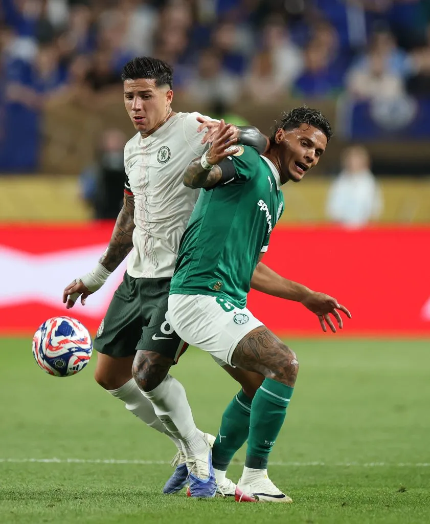 PHILADELPHIA, PENNSYLVANIA – JULY 04: Enzo Fernandez #8 of Chelsea FC is challenged by Richard Rios #8 of Palmeiras during the FIFA Club World Cup 2025 quarter final match between SE Palmeiras and Chelsea FC at Lincoln Financial Field on July 04, 2025 in Philadelphia, Pennsylvania. (Photo by Francois Nel/Getty Images)