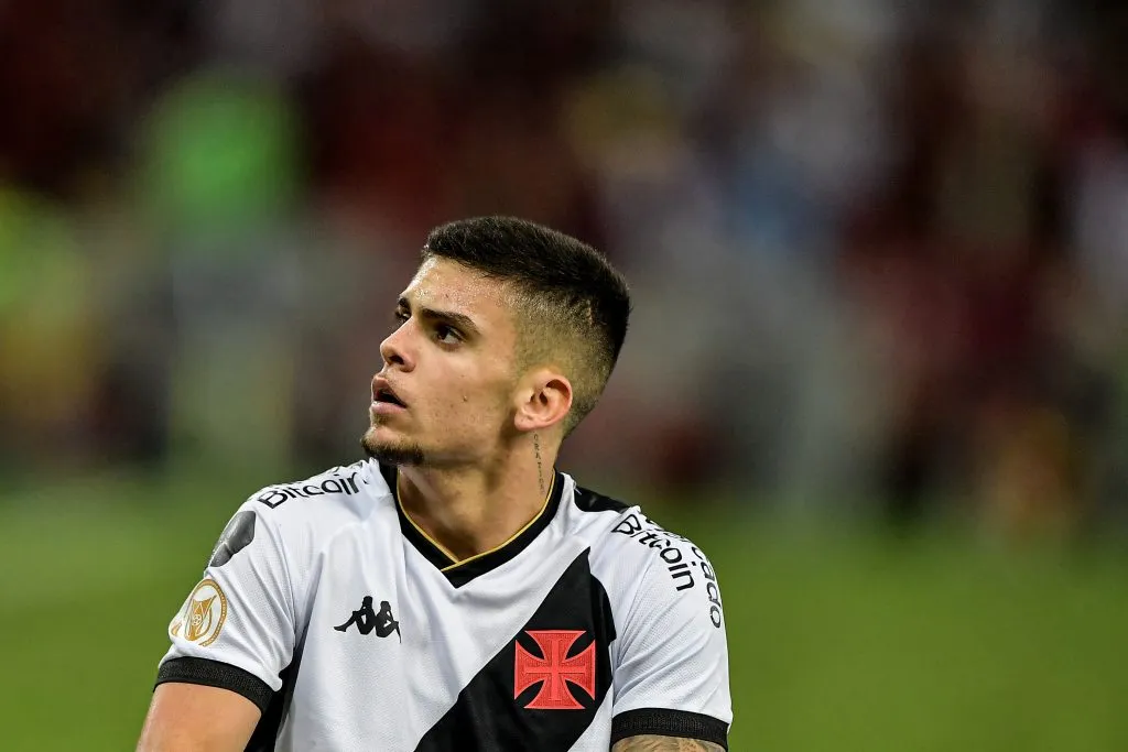 RJ – RIO DE JANEIRO – 05/06/2023 – BRASILEIRO A 2023, VASCO X FLAMENGO – Gabriel Pec jogador do Vasco durante partida contra o Flamengo no estadio Maracana pelo campeonato BRASILEIRO A 2023. Foto: Thiago Ribeiro/AGIF