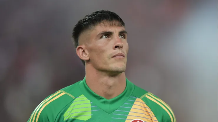 Rochet goleiro do Internacional durante partida contra o Flamengo