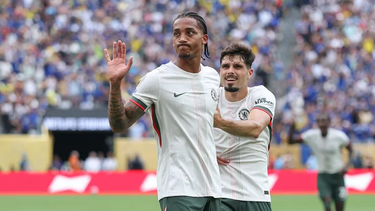 EAST RUTHERFORD, NEW JERSEY - JULY 08: Joao Pedro celebrates scoring his team's first goal with teammate Pedro Neto #7 of Chelsea FC during the FIFA Club World Cup 2025 semi-final match between Fluminense FC and Chelsea FC at MetLife Stadium on July 08, 2025 in East Rutherford, New Jersey. (Photo by Buda Mendes/Getty Images)