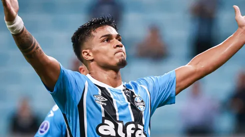 Arezo, do Grêmio, interessa ao Peñarol.