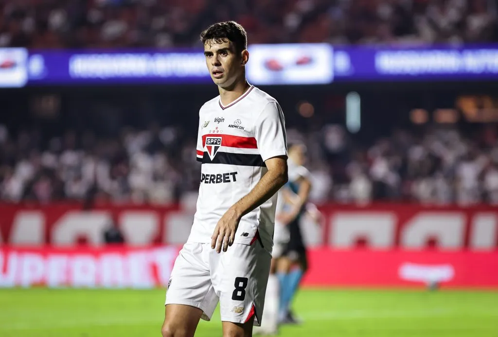 Oscar durante partida contra o Mirassol no Campeonato Brasileiro de 2025. Foto: Fabio Giannelli/AGIF