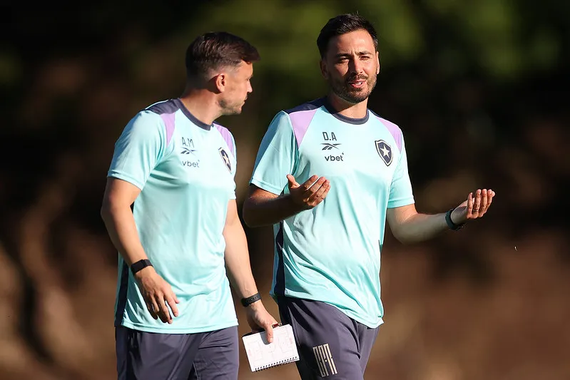 Andy Mangan Davide Ancelotti. Treino do Botafogo, Esoaco Lonier. 08 de Julho de 2025, Rio de Janeiro, RJ, Brasil. Foto: Vitor Silva/Botafogo.