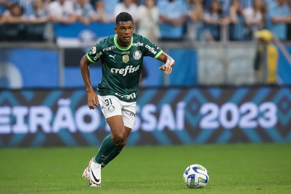 PORTO ALEGRE, BRAZIL – SEPTEMBER 21: Luis Guilherme of Palmeiras controls the ball during the match between Gremio and Palmeiras as part of Brasileirao 2023 at Arena do Gremio Stadium on September 21, 2023 in Porto Alegre, Brazil. (Photo by Pedro H. Tesch/Getty Images)