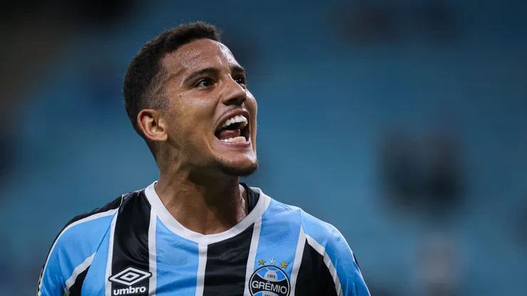 Gustavo Martins é cria das categorias de base do Grêmio. Foto: Maxi Franzoi/AGIF