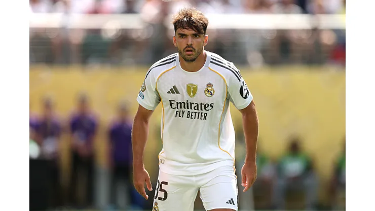Raul Asencio, jogador do Real Madrid, atuando contra o PSG