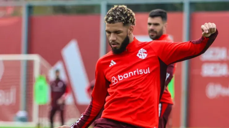 Lateral Nathan deve deixar o Internacional