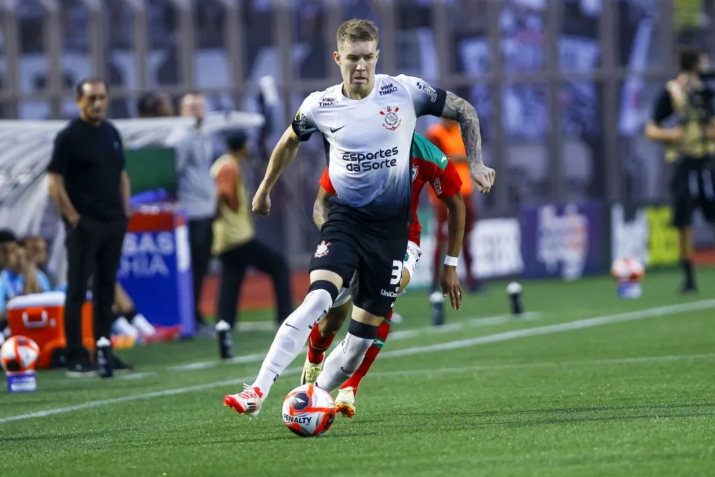 Charles jogador do Corinthians durante partida contra o Portuguesa – Foto: Marco Miatelo/AGIF