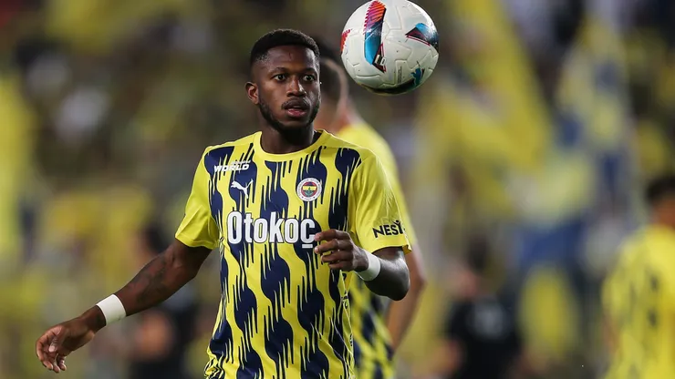 ISTANBUL, TURKEY - SEPTEMBER 21: Fred of Fenerbahce warms up during the Turkish Super League match between Fenerbahce and Galatasaray at Ulker Stadium on September 21, 2024 in Istanbul, Turkey. (Photo by Ahmad Mora/Getty Images)
