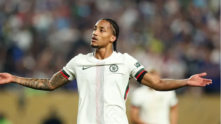 PHILADELPHIA, PENNSYLVANIA - JULY 04: Joao Pedro #20 of Chelsea FC acknowledges the crowd following the FIFA Club World Cup 2025 quarter final match between SE Palmeiras and Chelsea FC at Lincoln Financial Field on July 04, 2025 in Philadelphia, Pennsylvania. (Photo by Dan Mullan/Getty Images)