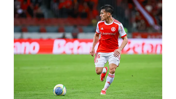 RS - PORTO ALEGRE - 25/08/2024 - BRASILEIRO A 2024, INTERNACIONAL X CRUZEIRO - Alexandro Bernabei jogador do Internacional durante partida contra o Cruzeiro no estadio Beira-Rio pelo campeonato Brasileiro A 2024. Foto: Maxi Franzoi/AGIF