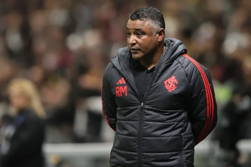 Roger Machado tenta tirar o Internacional do Z4 do Brasileirão. Foto: Gilson Lobo/AGIF