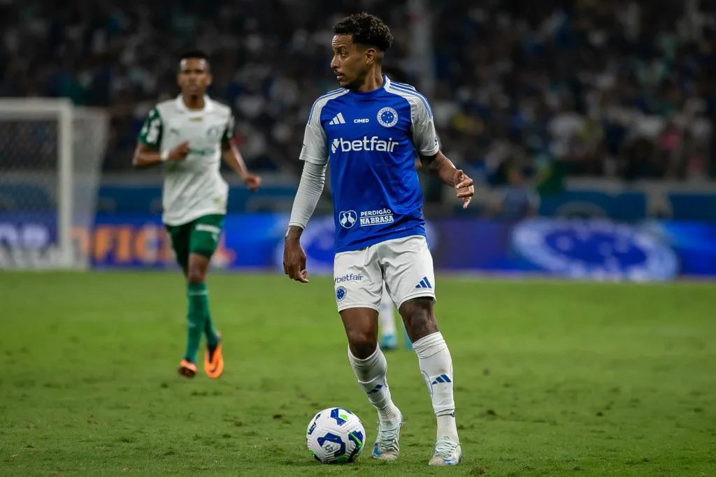Matheus Pereira jogador do Cruzeiro durante partida contra o Palmeiras – Foto: Fernando Moreno/AGIF