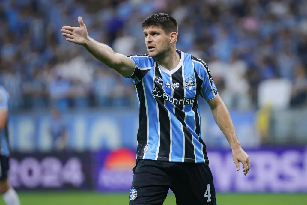 Kannemann fica à disposição para o duelo entre Grêmio e Cruzeiro. Foto: Maxi Franzoi/AGIF