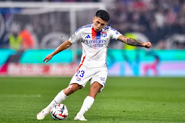 Thiago Almada durante partida entre Lyon e Lille no Campeonato Francês 2024/25. (Photo by Eurasia Sport Images/Getty Images)