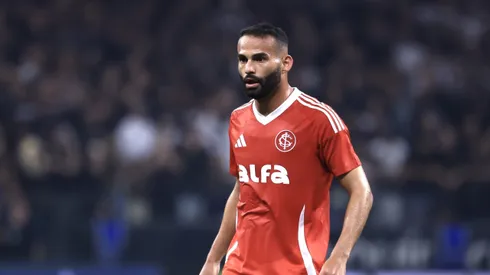 SP – SAO PAULO – 03/05/2025 – BRASILEIRO A 2025, CORINTHIANS X INTERNACIONAL – Thiago Maia jogador do Internacional durante partida contra o Corinthians no estadio Arena Corinthians pelo campeonato Brasileiro A 2025. Foto: Marcello Zambrana/AGIF