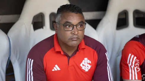 Roger Machado tem a missão de tirar o Internacional do Z4. Foto: Baggio Rodrigues/AGIF