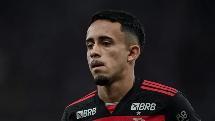 RJ - RIO DE JANEIRO - 29/09/2024 - BRASILEIRO A 2024, FLAMENGO X ATHLETICO-PR - Matheus Goncalves jogador do Flamengo durante partida contra o Athletico-PR no estadio Maracana pelo campeonato Brasileiro A 2024. Foto: Thiago Ribeiro/AGIF