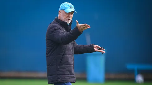 Mano Menezes durante treino do Grêmio. FOTO: LUCAS UEBEL/GREMIO FBPA