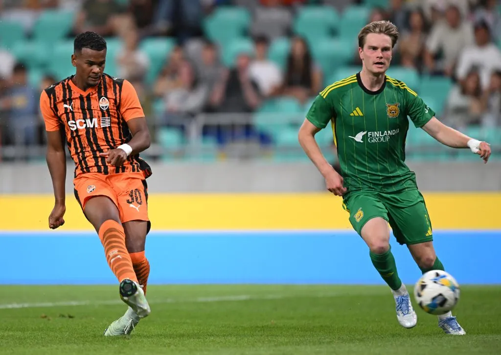 Alisson Santana em ação pelo Shakhtar Donetsk.  (Foto: Jurij Kodrun/Getty Images)