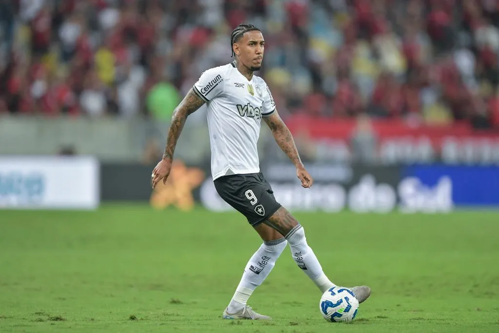 Rwan Cruz jogador do Botafogo durante partida contra o Flamengo – Foto: Thiago Ribeiro/AGIF