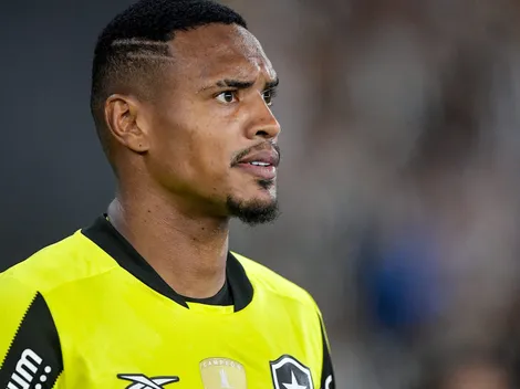 Internacional monitora situação de goleiro John no mercado