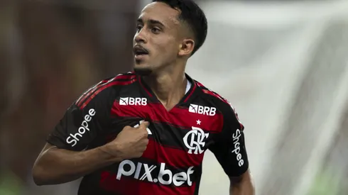 Matheus Gonçalves comemorando gol contra o Maricá no Campeonato Carioca de 2025.