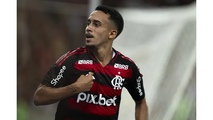 Matheus Gonçalves comemorando gol contra o Maricá no Campeonato Carioca de 2025.