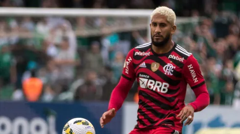 Especulado no Grêmio, Pablo não vem tendo espaço no Flamengo. Foto: Robson Mafra/AGIF
