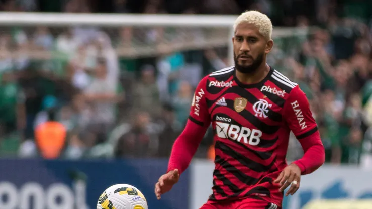 Especulado no Grêmio, Pablo não vem tendo espaço no Flamengo. Foto: Robson Mafra/AGIF