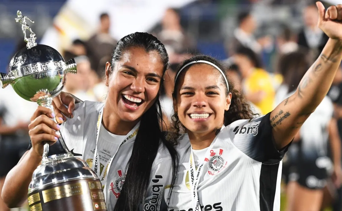 Corinthians efetua pagamento de premiação para equipe feminina