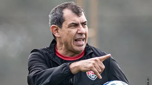 Fábio Carille comanda o primeiro treino pelo Vitória — Foto: Victor Ferreira / EC Vitória