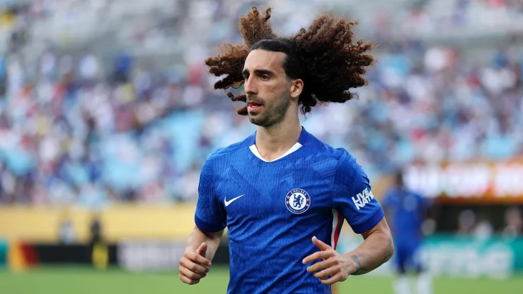 Cucurella em partida pelo Chelsea. (Photo by Buda Mendes/Getty Images)