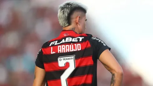 Luiz Araújo em campo pelo Flamengo (Foto: Gilvan de Souza/Flamengo)