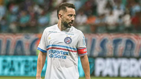 Foto: Tiago Caldas /EC Bahia – Everton Ribeiro durante partida no Campeonato Baiano de 2025.