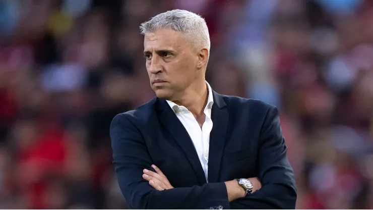 Crespo durante confronto contra o Flamengo no Brasileirão 2025. Foto: Jorge Rodrigues/AGIF